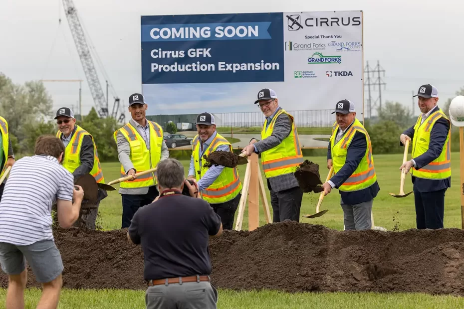 Cirrus Aircraft and City of Grand Forks leaders throwing dirt off of shovels at the expansion groundbreaking.