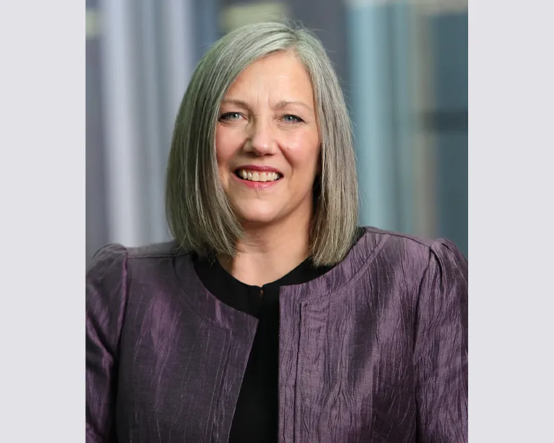 Shari Olson headshot.